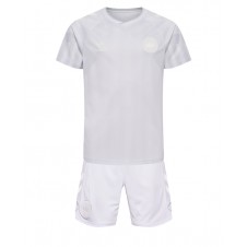 Danmark Bortedraktsett Barn VM 2022 Kortermet (+ korte bukser)